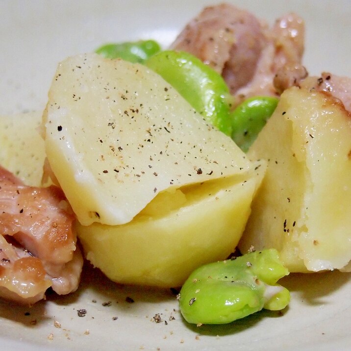 鶏肉とじゃがいもとそら豆のソテー